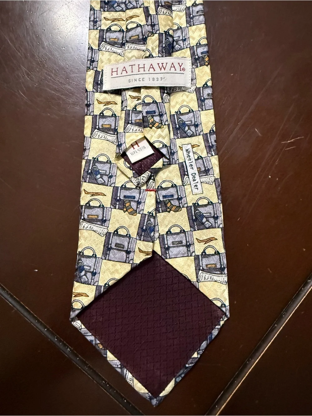 Men's Yellow and Gray Patterned Silk Tie - Classic Checker Motif